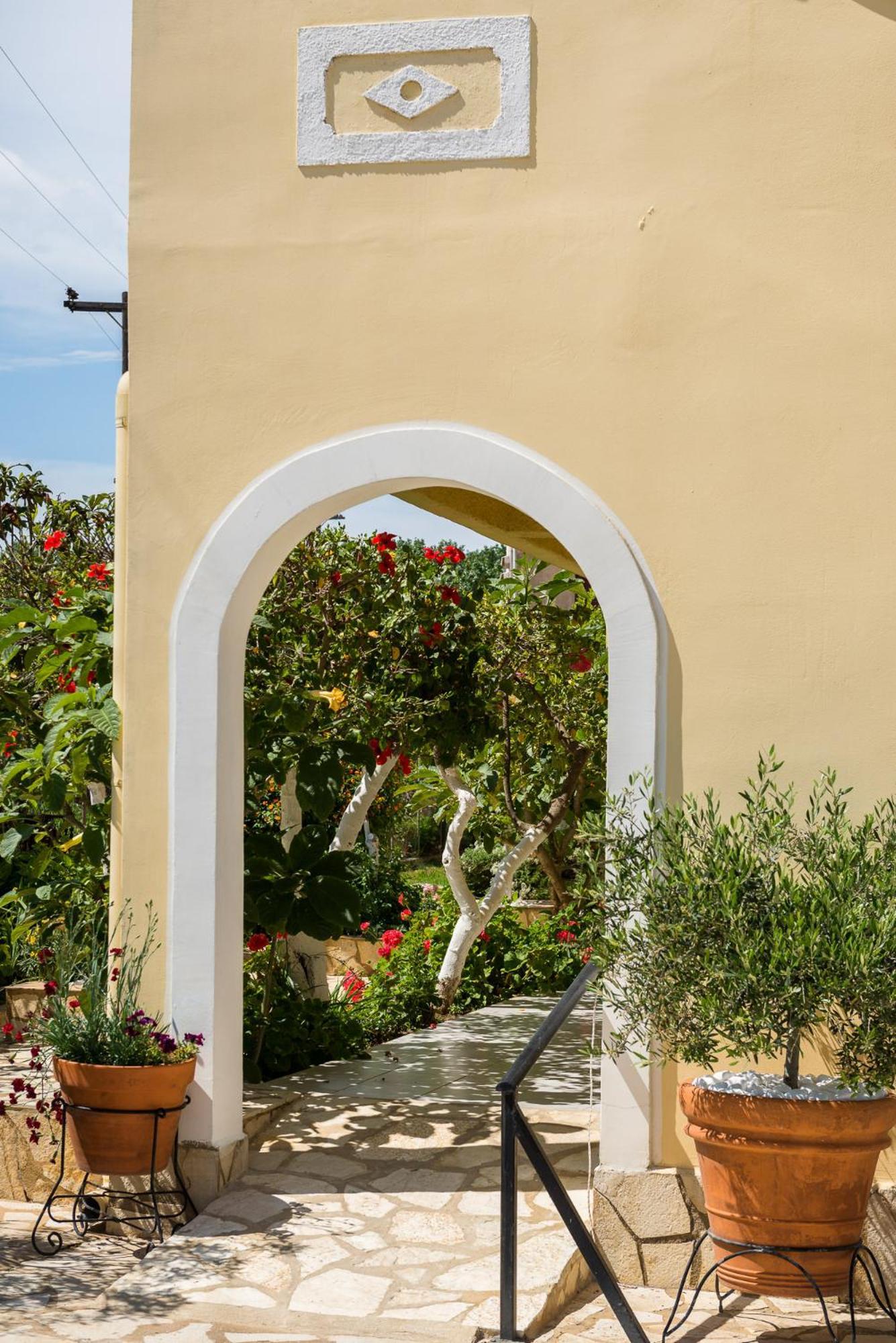 Konstantina Aparthotel Kavos