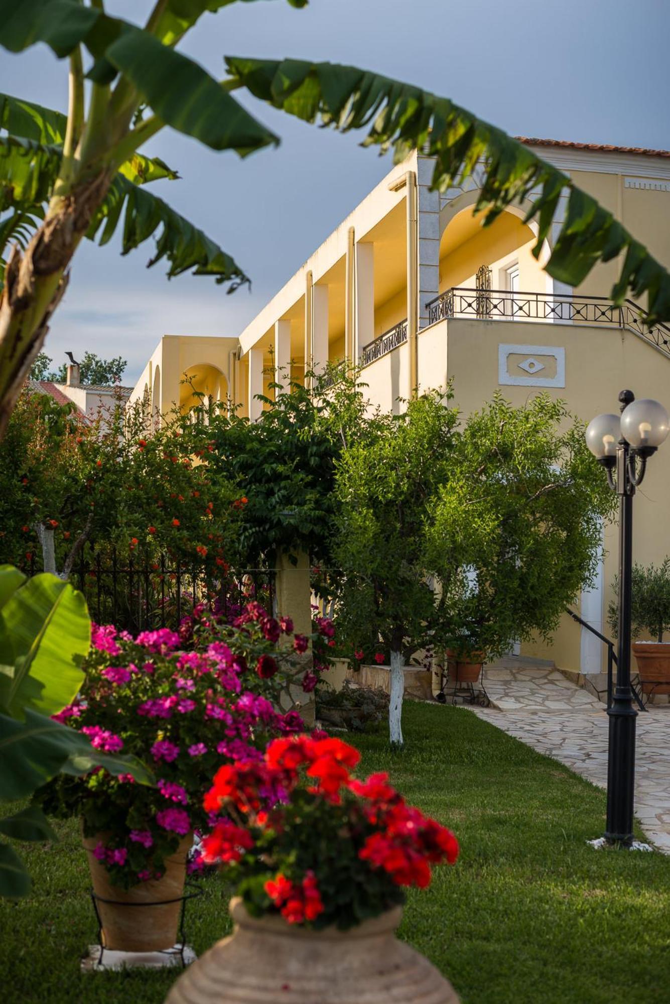 Konstantina Aparthotel Kavos