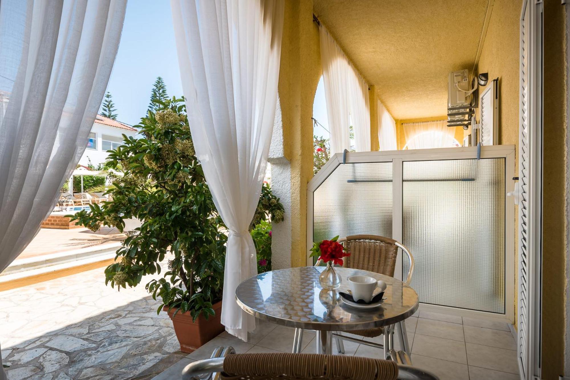 Konstantina 3* Kavos